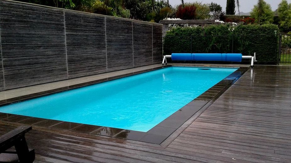 Aintree Road pool and poolscape by Tim Durrant Design
