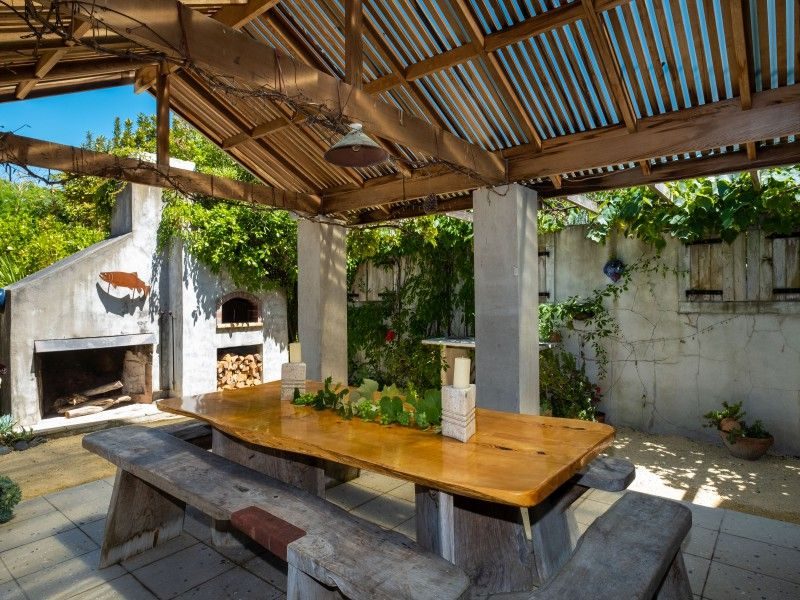 Beach Road covered outdoor living by Tim Durrant Design