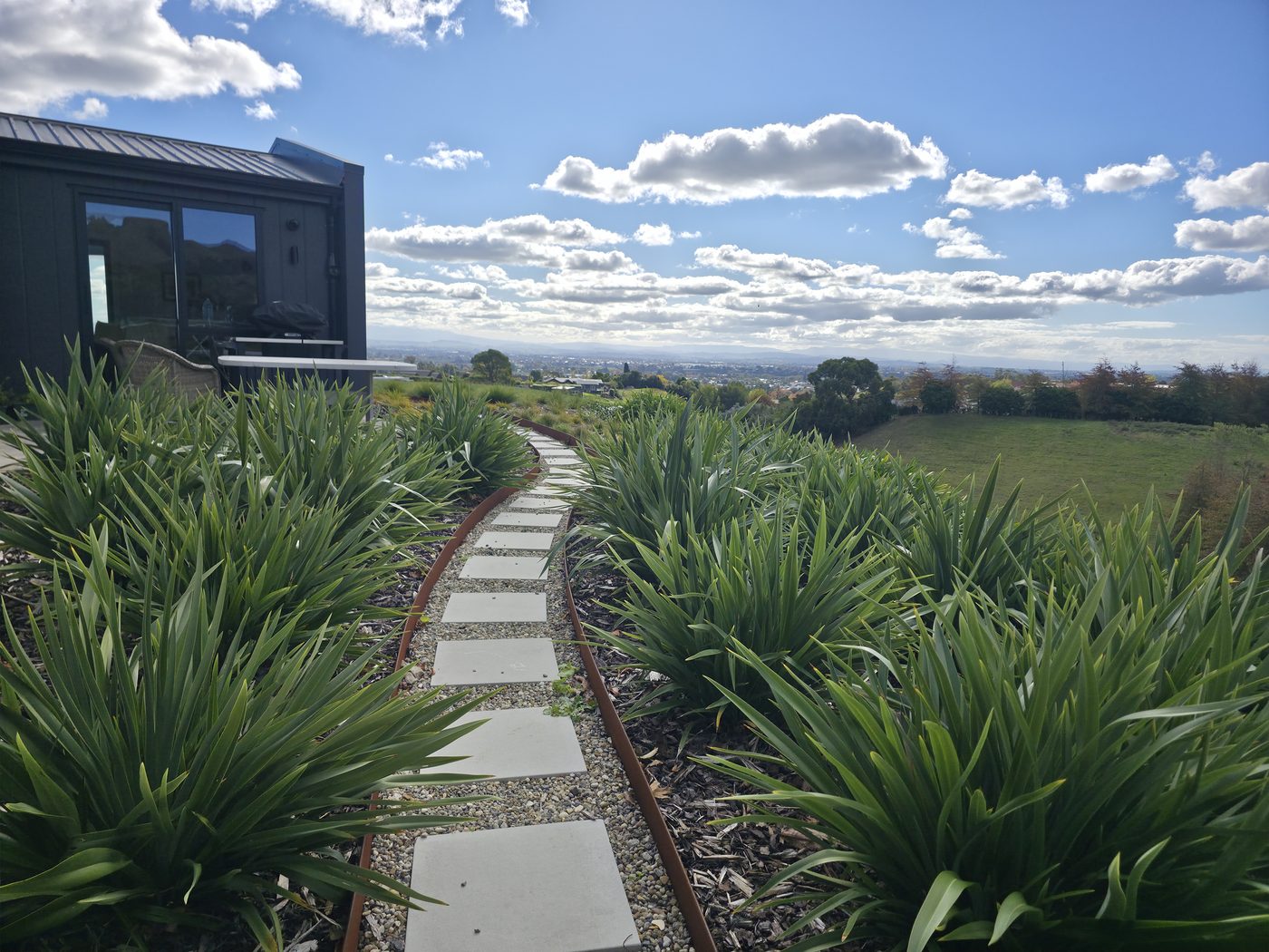 Havelock North hilltop garden by Tim Durrant Design