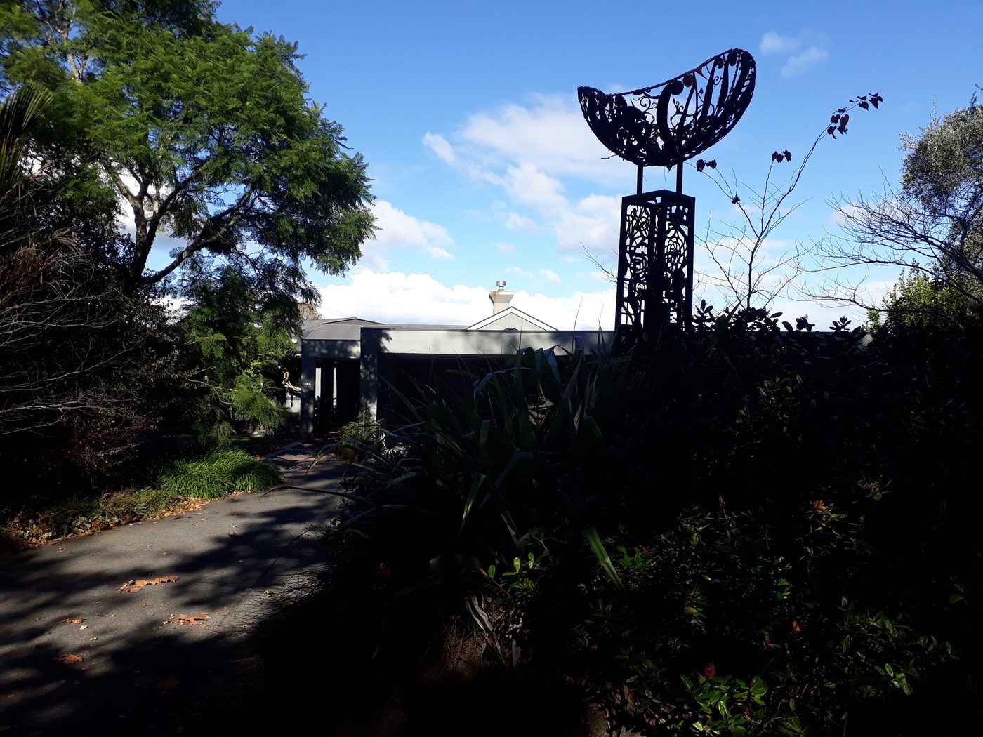 Napier contemporary estate garden by Tim Durrant Design