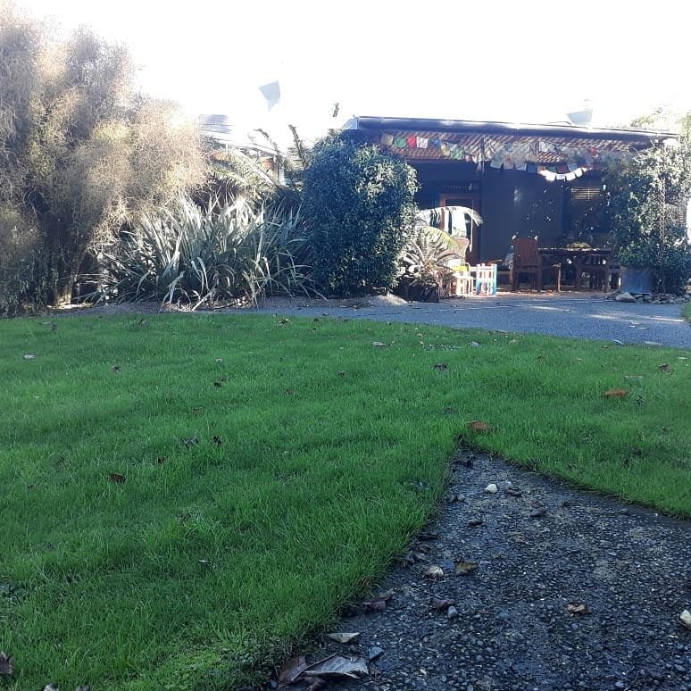 Napier contemporary estate garden by Tim Durrant Design